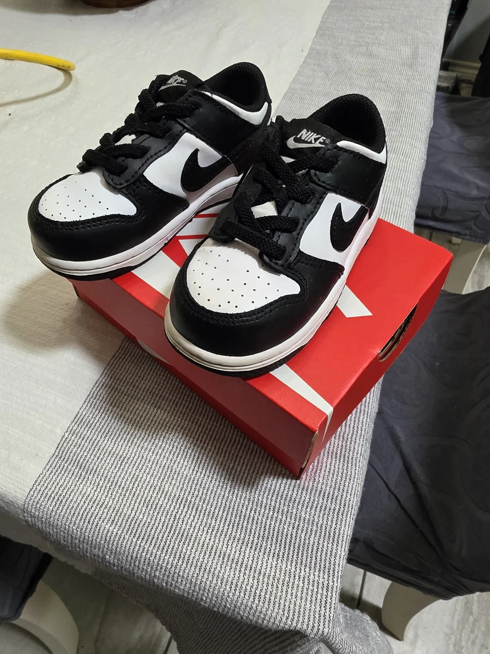 Nike Kids Black & White Low-Top Sneakers